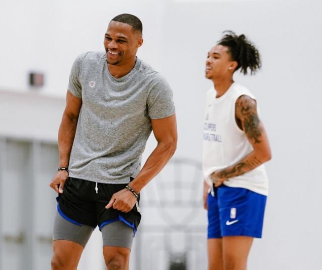 1695914044863024852.png 九游娱乐-把快艇当家!韦少找回快乐:新赛季助卡椒冲冠