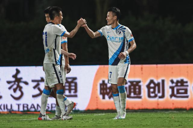 九游娱乐入口-【中超】林良铭传射阎相闯破门 广州城0比3大连人