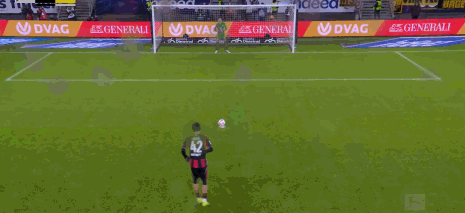 半场：多特1-1法兰克福，拜尔破门，乌尊点射，吉拉西送点