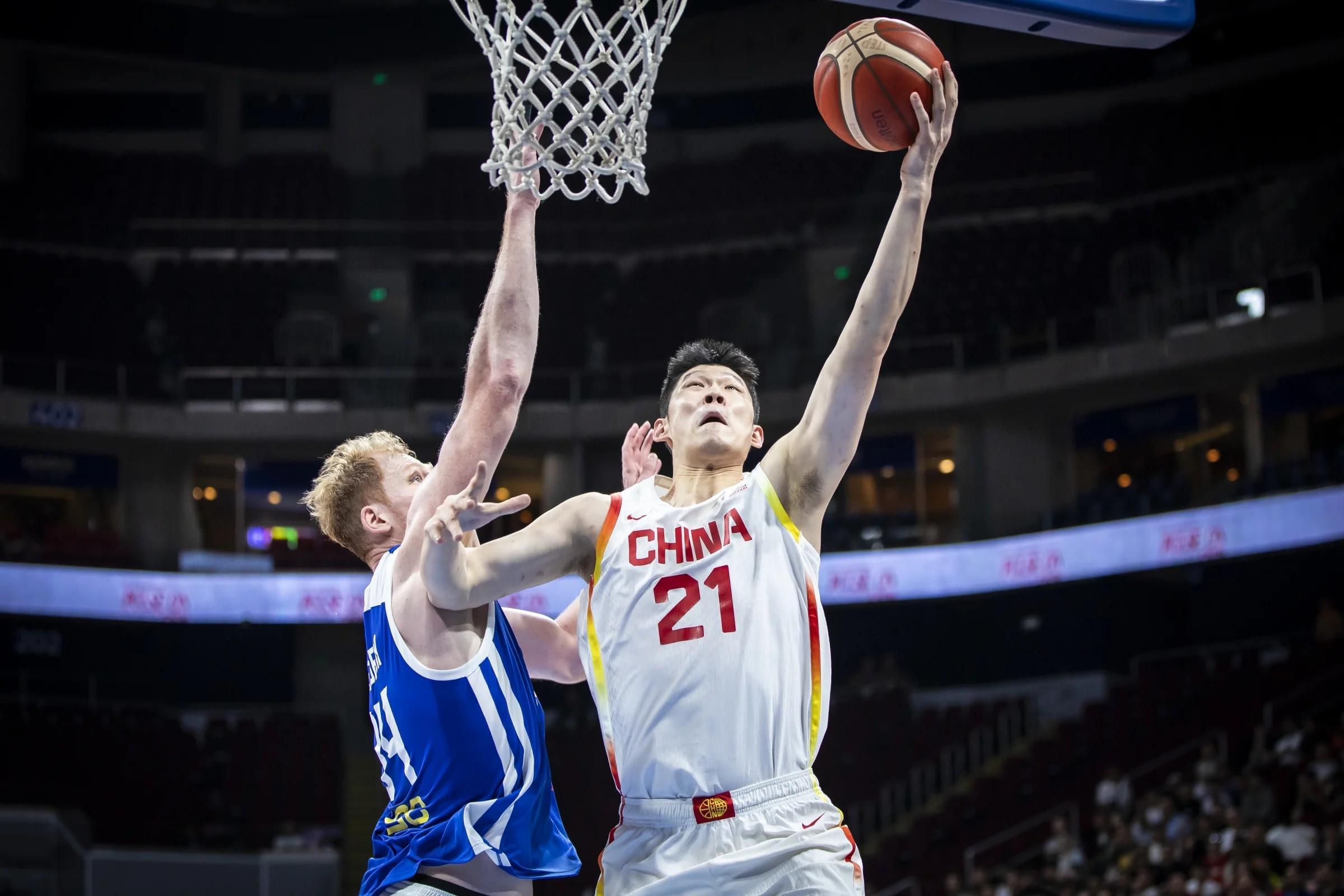 九游娱乐下载-定海神针，胡金秋高效取15分6板，最后阶段抢到关键前场篮板